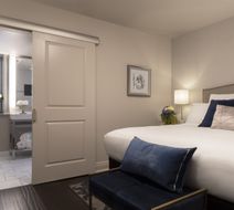 Seven Gables Inn, Tribute Portfolio Room