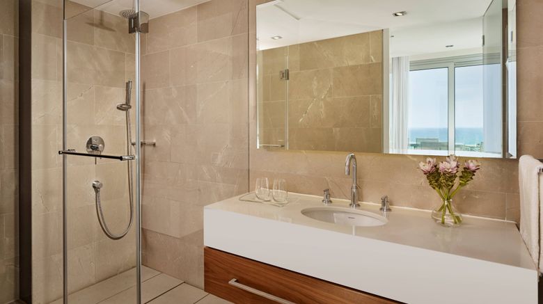 <b>The Ritz-Carlton, Herzliya Room</b>. Images powered by <a href="https://www.leonardoworldwide.com/" title="Leonardo Worldwide" target="_blank">Leonardo</a>.