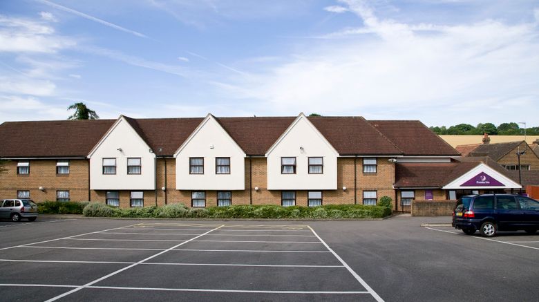 <b>Premier Inn Dunstable South (A5) Exterior</b>. Images powered by <a href="https://www.leonardoworldwide.com/" title="Leonardo Worldwide" target="_blank">Leonardo</a>.