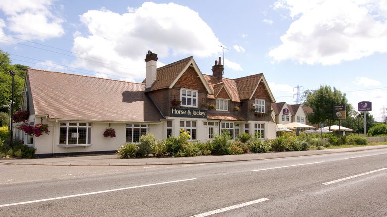 <b>Premier Inn Dunstable South (A5) Exterior</b>. Images powered by <a href="https://www.leonardoworldwide.com/" title="Leonardo Worldwide" target="_blank">Leonardo</a>.