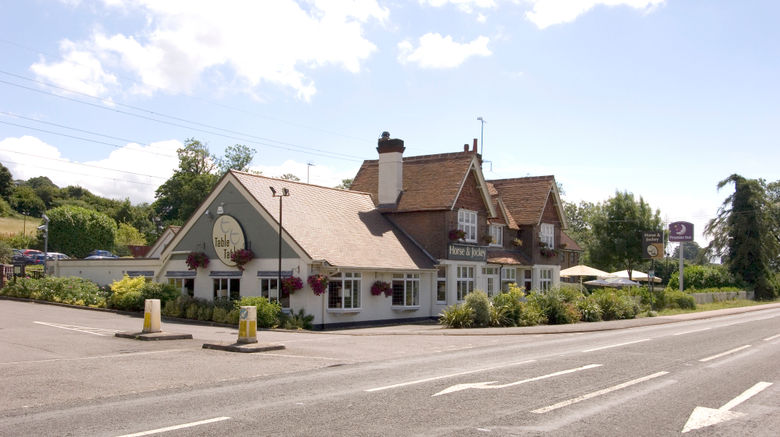<b>Premier Inn Dunstable South (A5) Exterior</b>. Images powered by <a href="https://www.leonardoworldwide.com/" title="Leonardo Worldwide" target="_blank">Leonardo</a>.