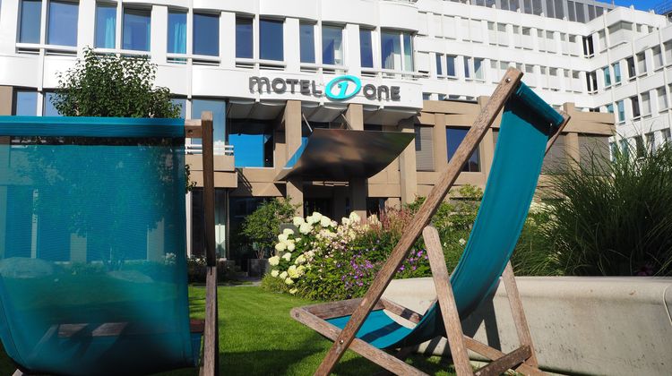 Motel One Muenchen Campus Exterior