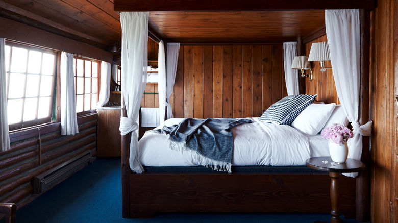<b>Captain Whidbey Suite</b>. Images powered by <a href="https://www.leonardoworldwide.com/" title="Leonardo Worldwide" target="_blank">Leonardo</a>.