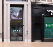 Premier Inn Edinburgh Princes Street Exterior
