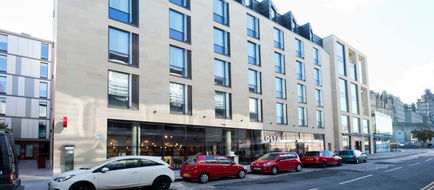 Premier Inn Edinburgh Royal Mile Exterior
