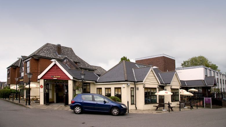 <b>Premier Inn Epsom South Exterior</b>. Images powered by <a href="https://www.leonardoworldwide.com/" title="Leonardo Worldwide" target="_blank">Leonardo</a>.