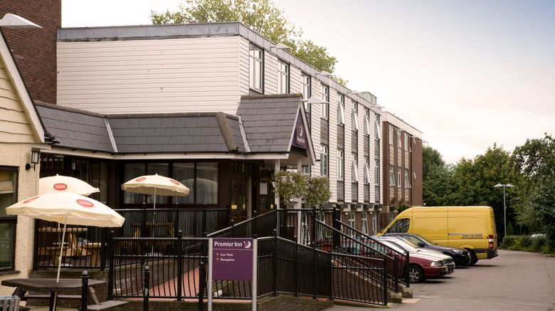 <b>Premier Inn Epsom South Exterior</b>. Images powered by <a href="https://www.leonardoworldwide.com/" title="Leonardo Worldwide" target="_blank">Leonardo</a>.