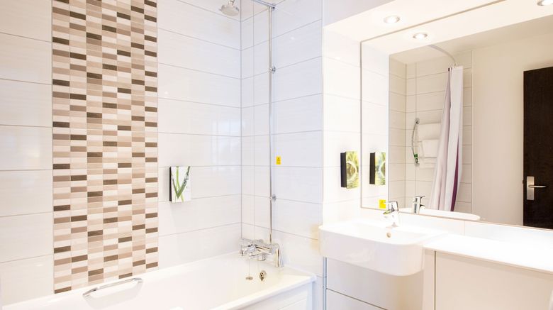 <b>Premier Inn Exmouth Seafront Room</b>. Images powered by <a href="https://www.leonardoworldwide.com/" title="Leonardo Worldwide" target="_blank">Leonardo</a>.