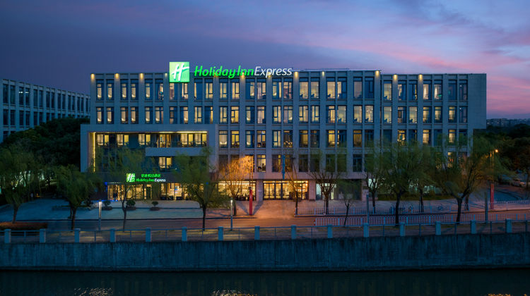Holiday Inn Express Shanghai Pujiang Exterior