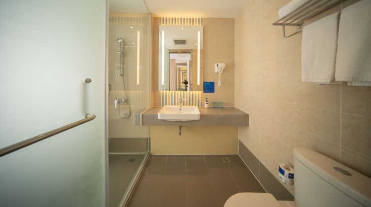 Holiday Inn Express Shanghai Pujiang Room