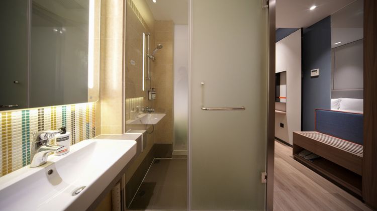 Holiday Inn Express Shanghai Pujiang Room