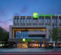 Holiday Inn Express Shanghai Pujiang Exterior