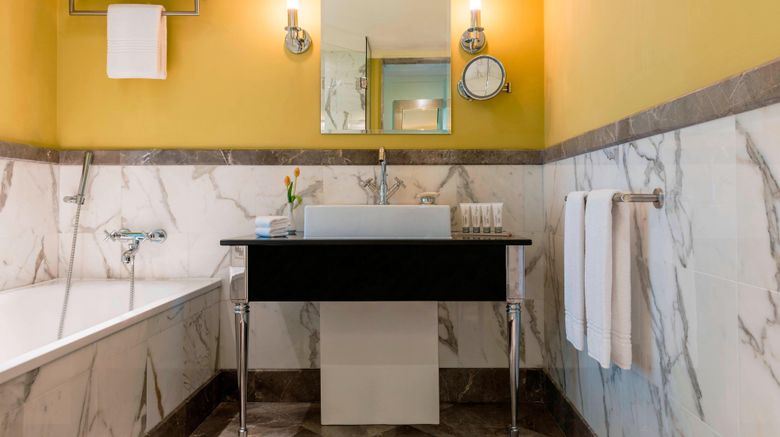 <b>Le Royal Meridien Abu Dhabi Room</b>. Images powered by <a href="https://www.leonardoworldwide.com/" title="Leonardo Worldwide" target="_blank">Leonardo</a>.