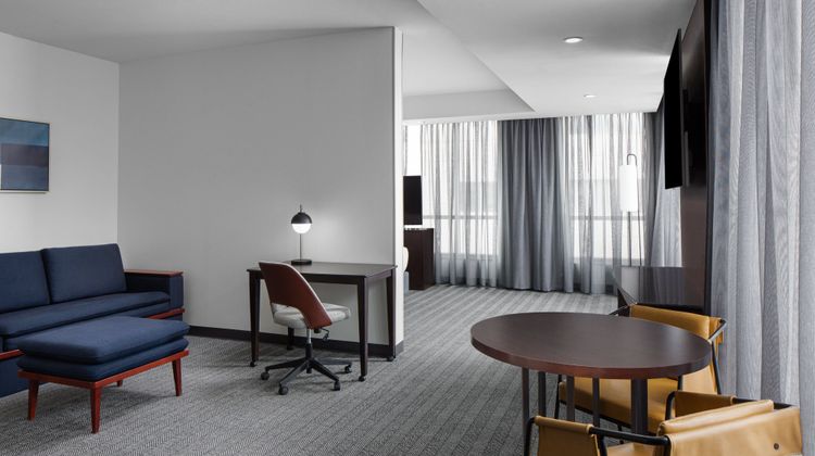Courtyard Cleveland University Circle Suite
