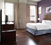 Fairfield Inn & Suites Dallas Downtown Room