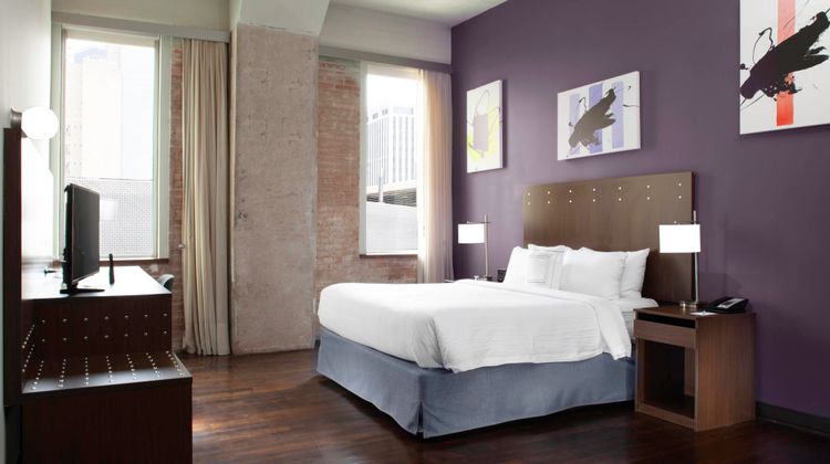 Fairfield Inn & Suites Dallas Downtown Room