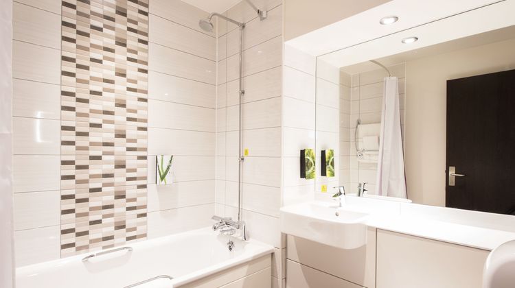 Premier Inn Farnborough Town Centre Room