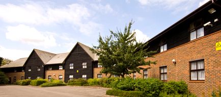 Premier Inn Farnborough Exterior