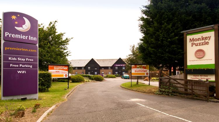Premier Inn Farnborough Exterior