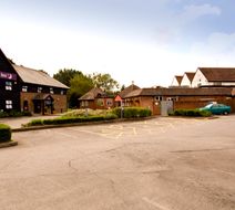 Premier Inn Farnborough Exterior