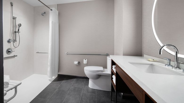 <b>Courtyard Calgary Downtown Room</b>. Images powered by <a href="https://www.leonardoworldwide.com/" title="Leonardo Worldwide" target="_blank">Leonardo</a>.