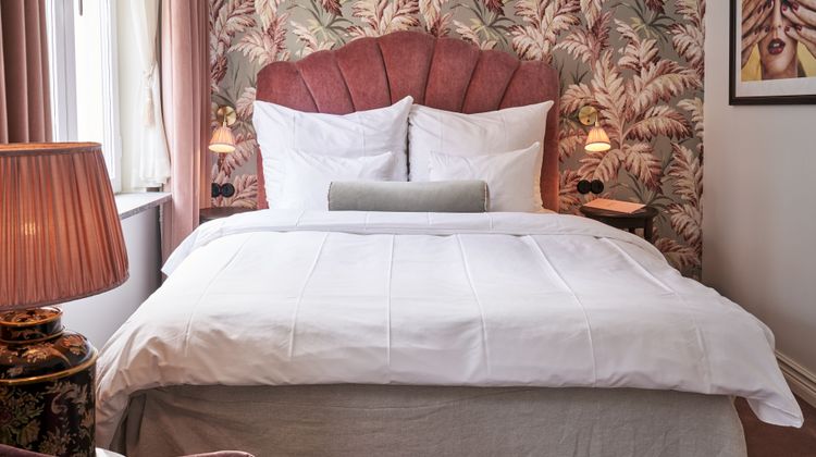 MJ's Hotel Room