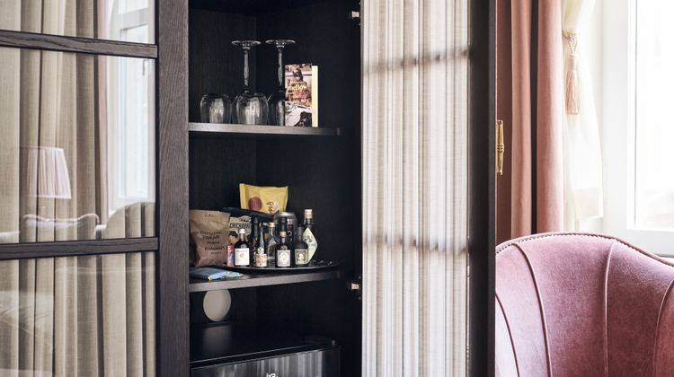 MJ's Hotel Room