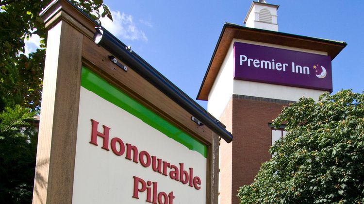 Premier Inn Gillingham Business Park Exterior