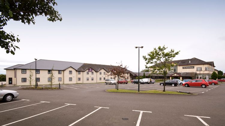 Premier Inn Glasgow (Motherwell) Exterior