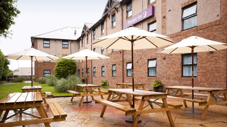 Premier Inn Glasgow Airport Exterior