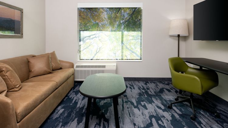 Fairfield Inn & Stes Riverstone Parkway Suite