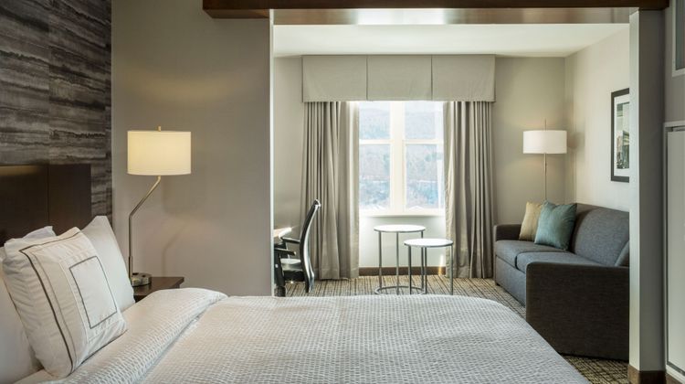 Fairfield Inn & Suites Waterbury Stowe Suite