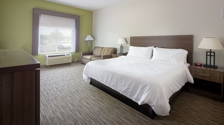 Holiday Inn Express Hotel & Suites Suite