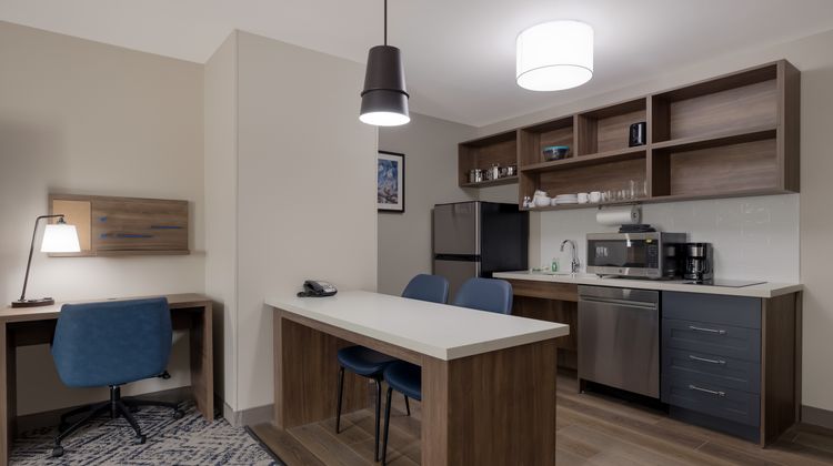 Candlewood Suites Lafayette Suite