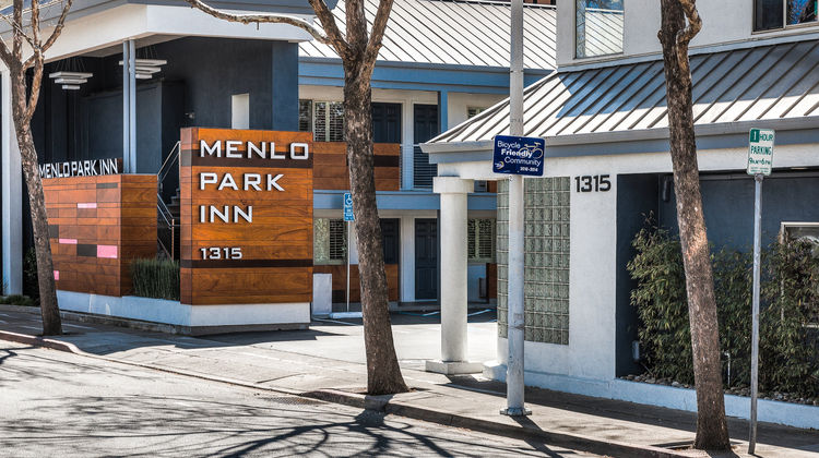 Menlo Park Inn Exterior