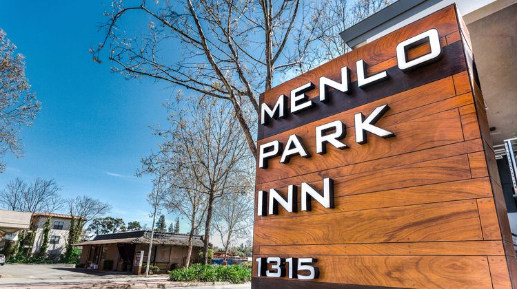 Menlo Park Inn Exterior