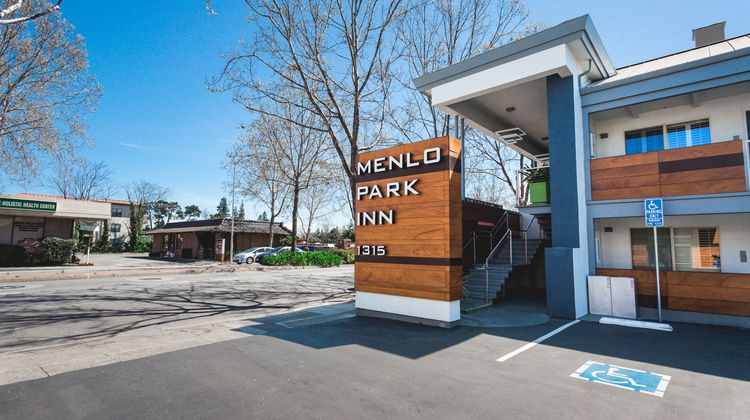 Menlo Park Inn Exterior