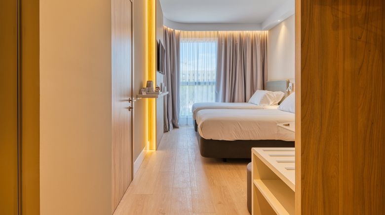 <b>Holiday Inn Express Airport Room</b>. Images powered by <a href="https://www.leonardoworldwide.com/" title="Leonardo Worldwide" target="_blank">Leonardo</a>.