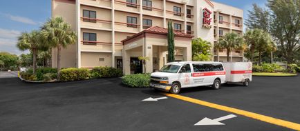Red Roof PLUS+ Miami Airport Exterior