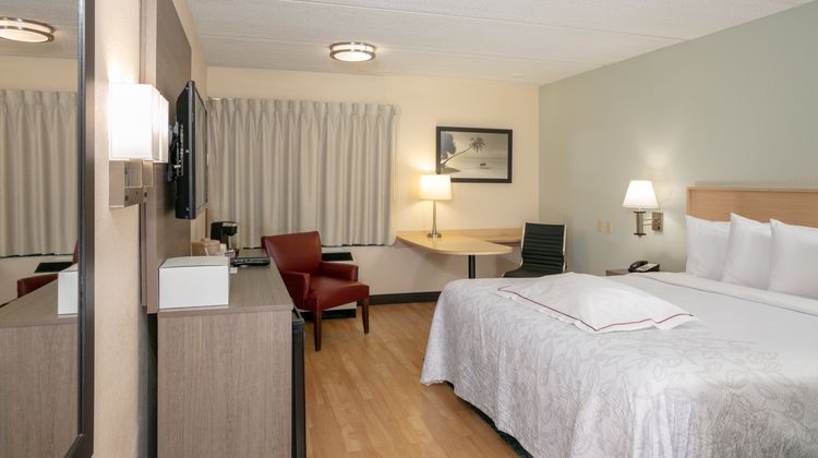 Red Roof PLUS+ Miami Airport Room