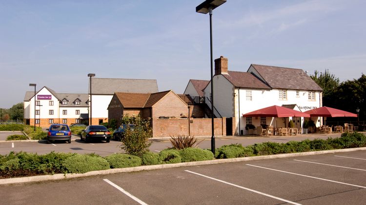 Premier Inn Gloucester (Barnwood) Exterior