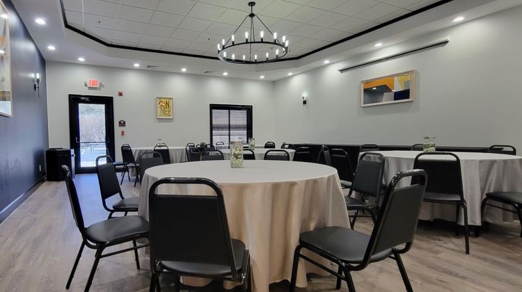 Holiday Inn Express Hotel & Suites Meeting