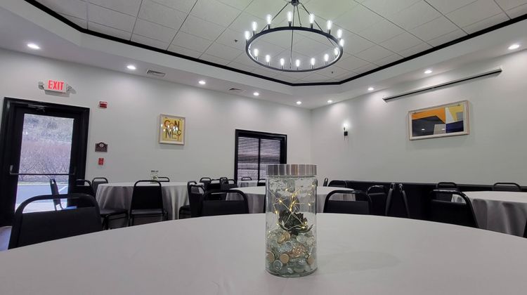 Holiday Inn Express Hotel & Suites Meeting