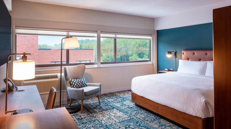 Four Points by Sheraton Norwood Room