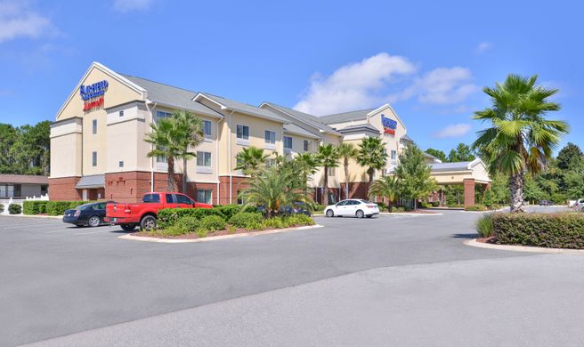 Fairfield Inn & Suites Exterior