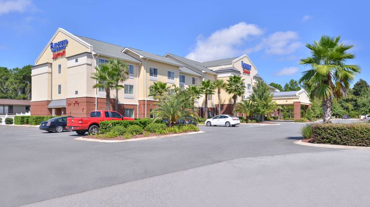 Fairfield Inn & Suites Exterior
