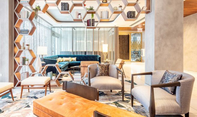 Le Meridien Essex Chicago Lobby