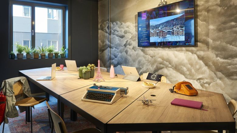 <b>Moxy Paris Charles de Gaulle Airport Meeting</b>. Images powered by <a href="https://www.leonardoworldwide.com/" title="Leonardo Worldwide" target="_blank">Leonardo</a>.