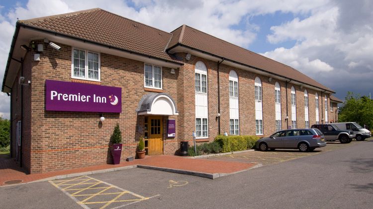 Premier Inn London Greenford Exterior