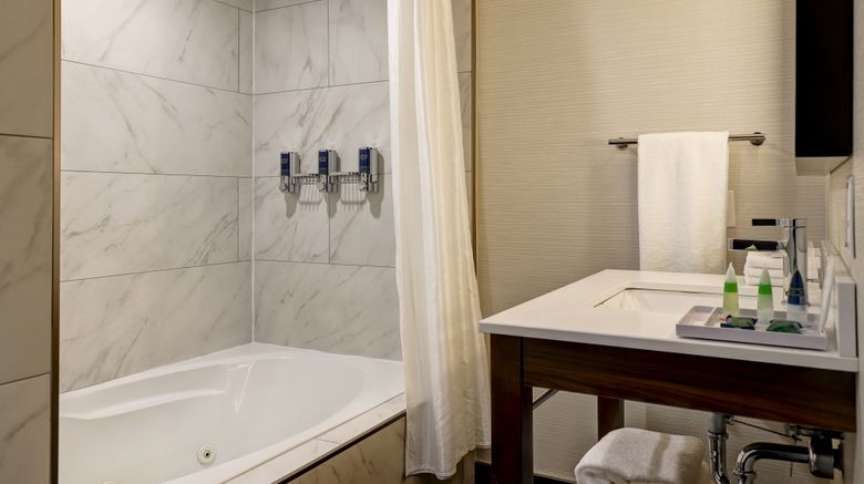 <b>Four Points St Catherines Niagara Suites Room</b>. Images powered by <a href="https://www.leonardoworldwide.com/" title="Leonardo Worldwide" target="_blank">Leonardo</a>.